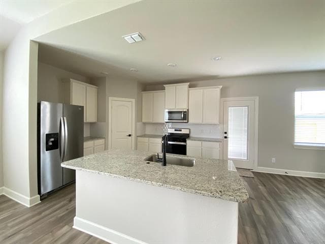Building Photo - 700 Springhill Dr