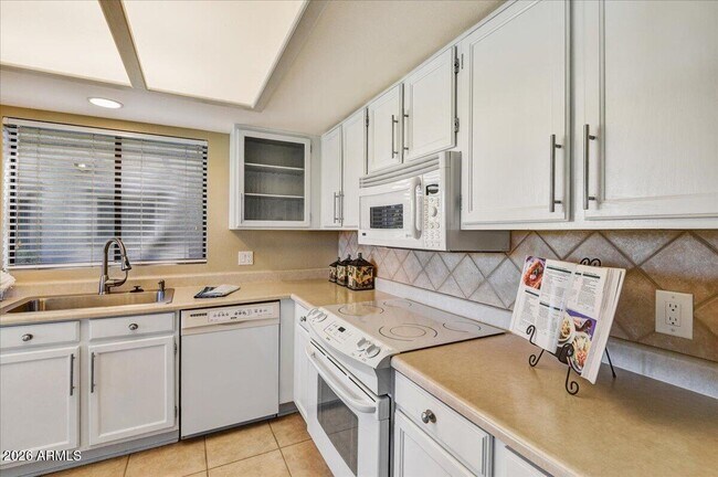Building Photo - 9630 W Tonto Ln