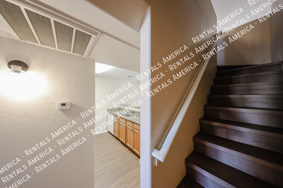 Building Photo - 3716 E University Dr