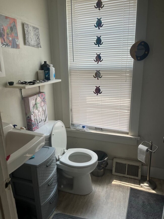 Building Photo - 412 N Linn St