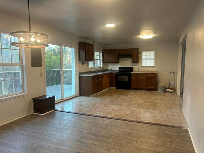 Building Photo - 1011 Ave Of Pines