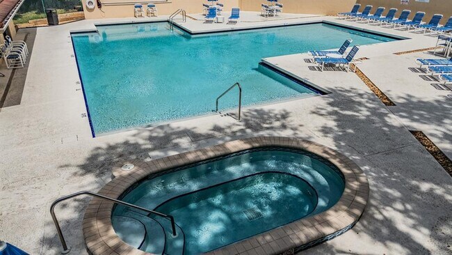 Building Photo - 2710 4th Ct