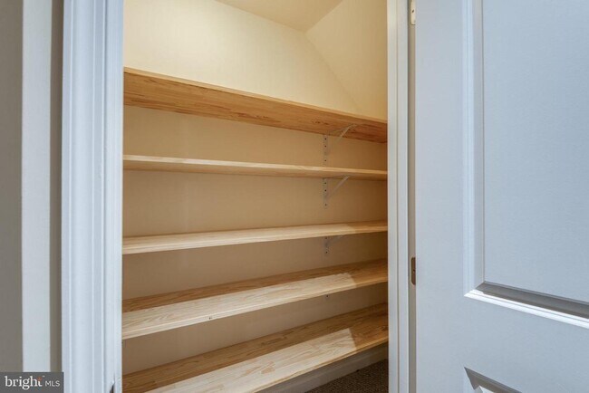 Building Photo - 10424 Goldenrod Dr