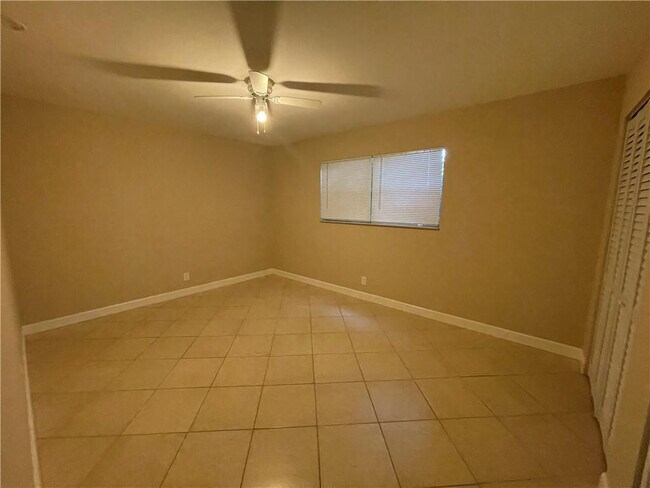 Building Photo - 550 SE 2nd Ave