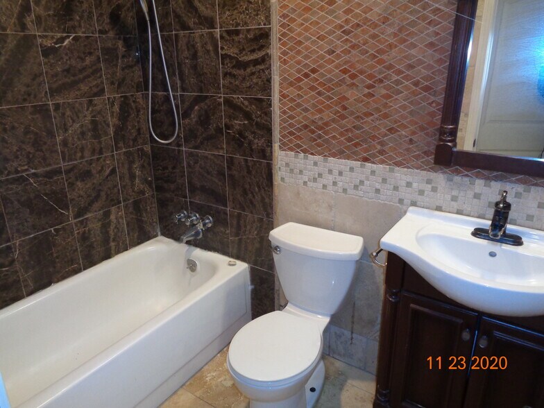 Building Photo - 676 Jennifer Jean Dr