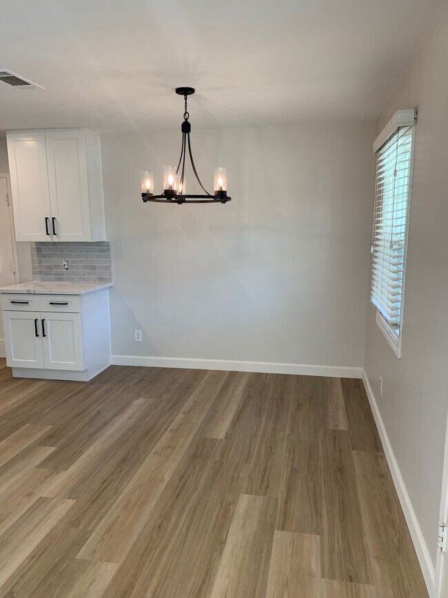 Building Photo - Beautiful 3 bedroom 1 Bath Home near SDSU