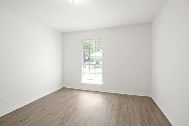 Building Photo - 24607 Green Moss Dr