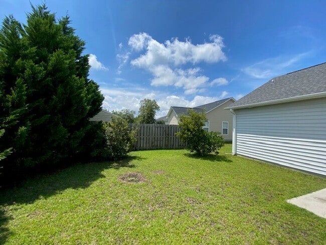 Building Photo - Charming 2 bed 2 bath home in Whitney Pines