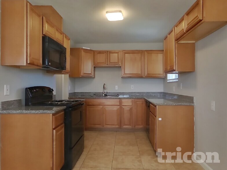 Building Photo - 207 Roger St