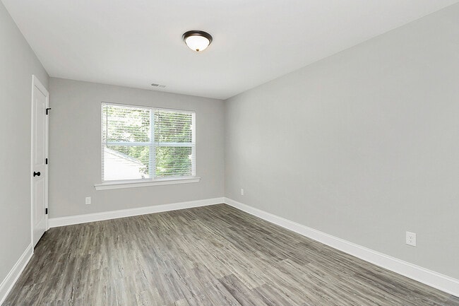 Building Photo - 911 Yellowstone Dr