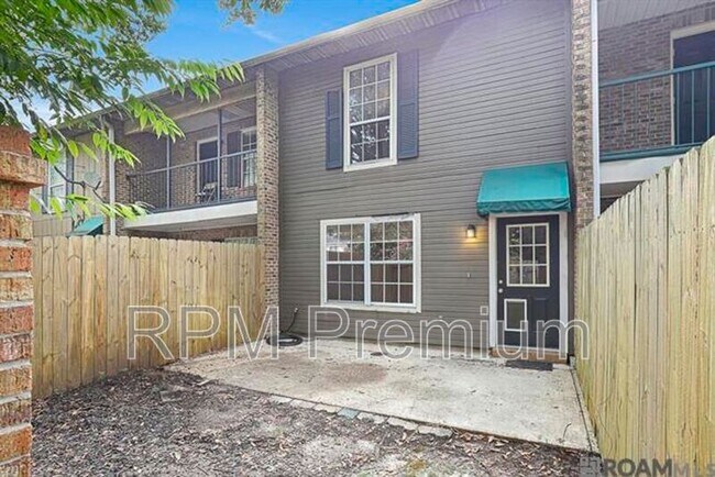 Building Photo - 4625 Parkoaks Dr
