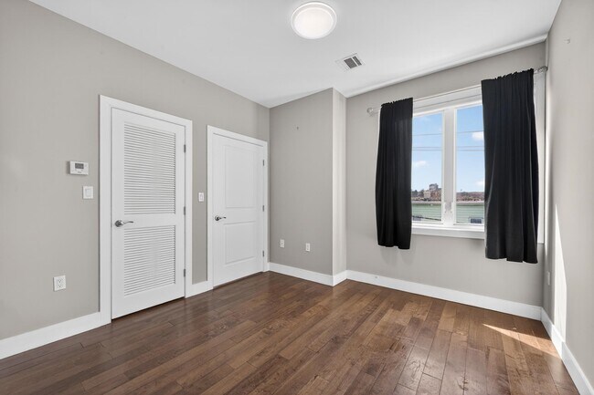 Building Photo - 1432 46th St