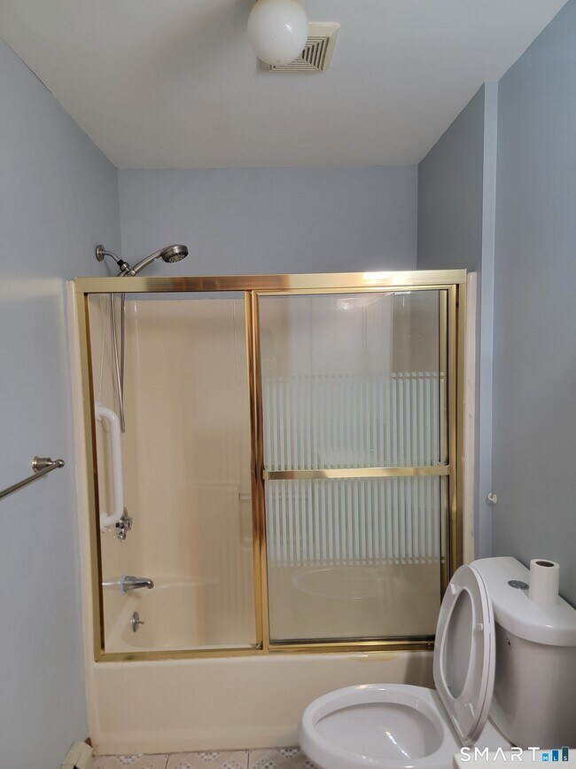 Building Photo - 235 High Ridge Dr