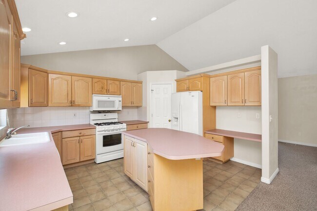 Building Photo - 2070 N 650 W