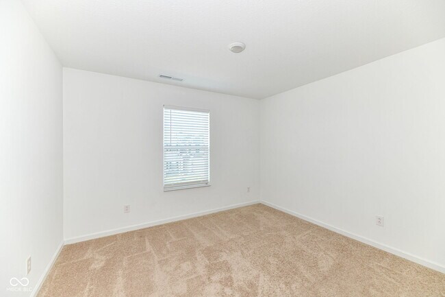 Building Photo - 5375 Maywood Dr