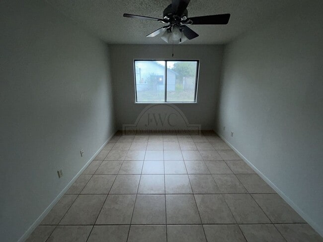 Building Photo - ***One Week Free Rent***2503 Hemlock, Killeen