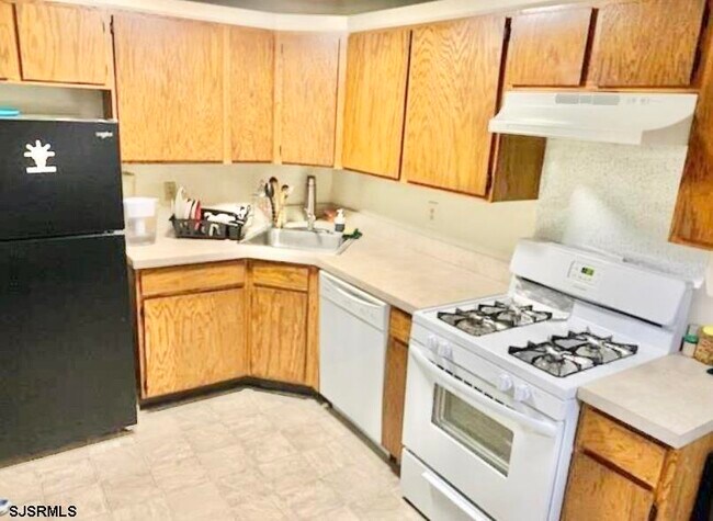 Building Photo - 118 Sussex Pl