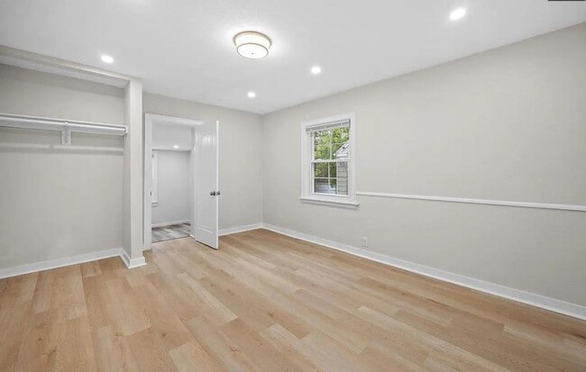 Building Photo - 5680 N 34th St