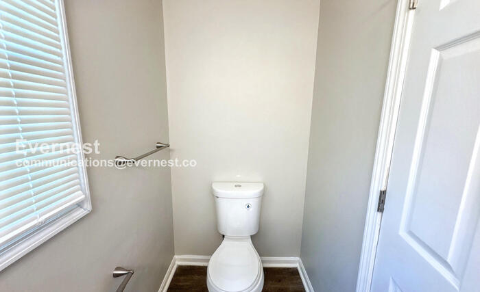 Building Photo - 2113 Stapp Dr NE