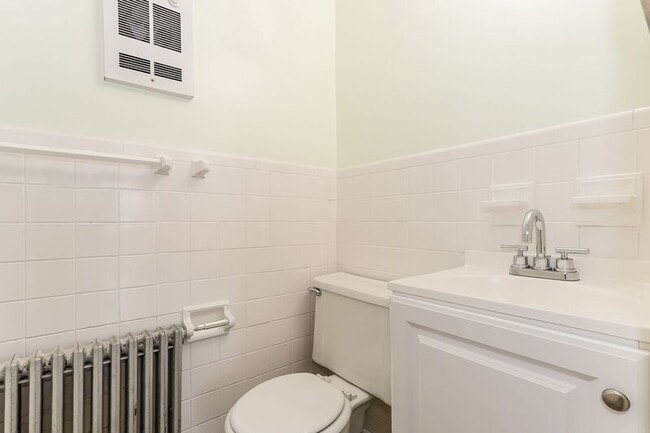 Building Photo - 1003 W Main St