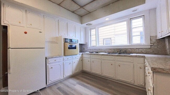 Building Photo - 52 Luzerne St