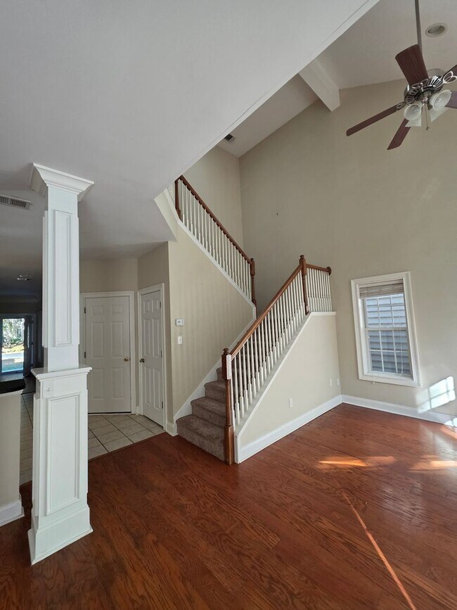 Building Photo - Oakview