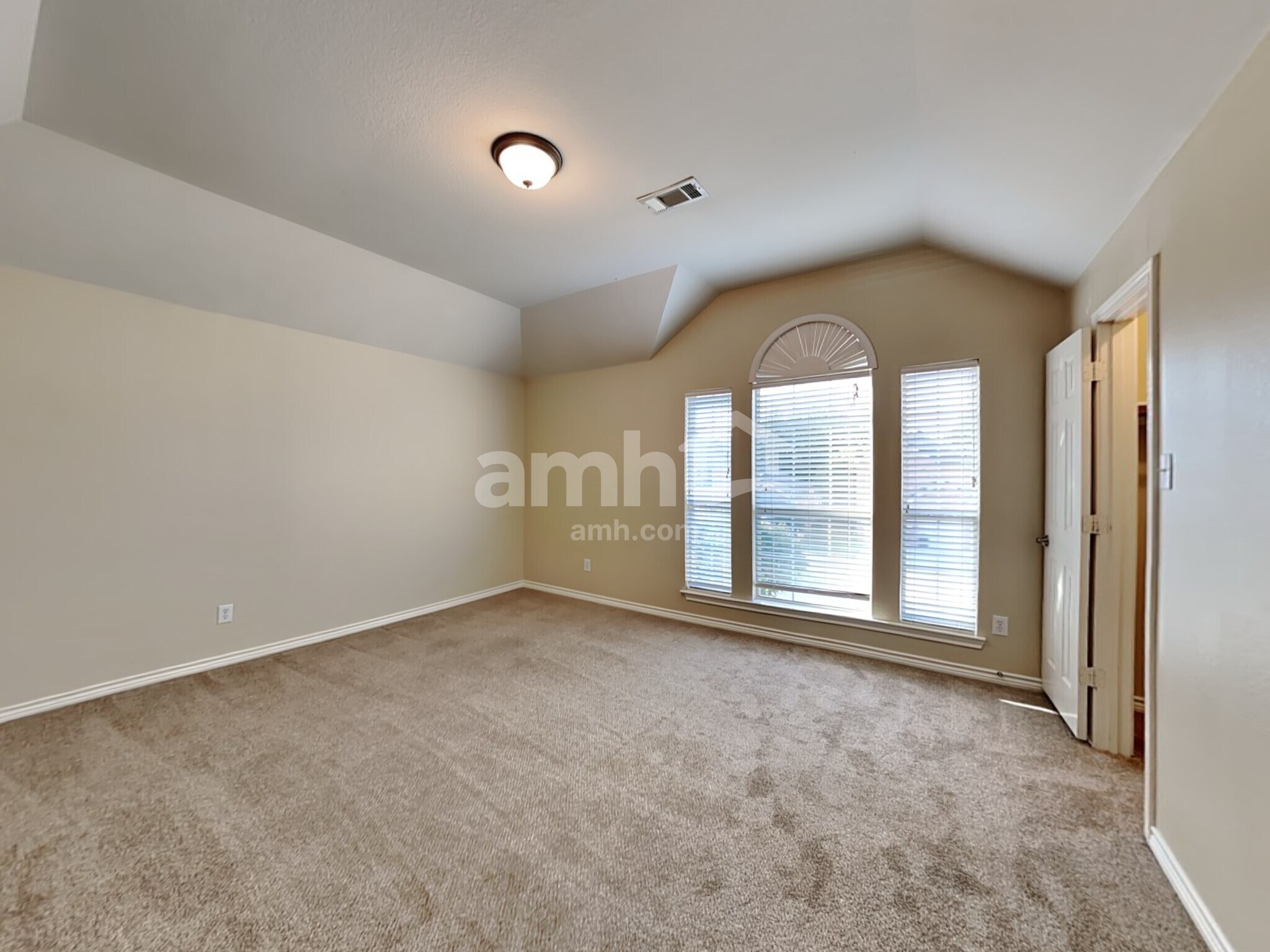 Building Photo - 1414 Monte Carlo Dr