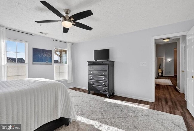 Building Photo - 2443 Blue Spring Ct