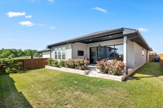 Building Photo - 7905 Catbird Ln