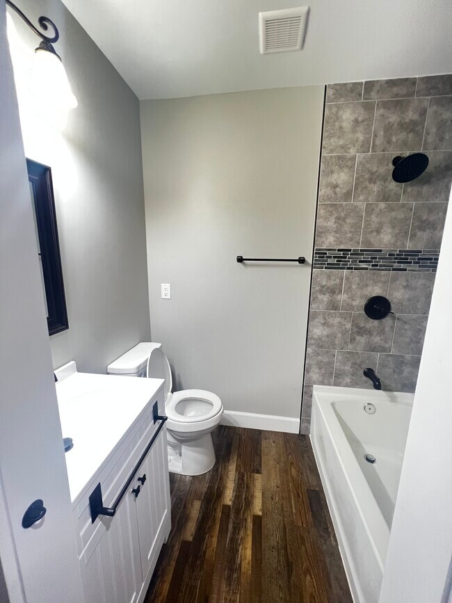 Bathroom 2 - 4092 A Ave