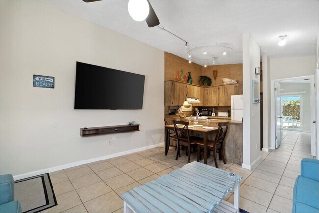 Building Photo - 5807 Sunset Ave