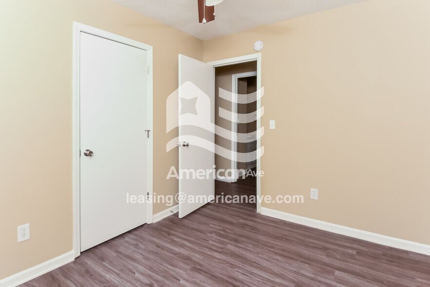 Building Photo - 7352 Pinedale Dr