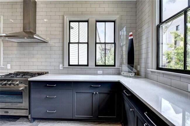 Building Photo - 2555 Brook Run