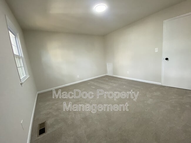 Building Photo - 9 Farrell Ln
