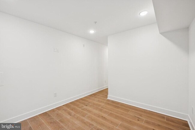 Building Photo - 5034 Florence Ave