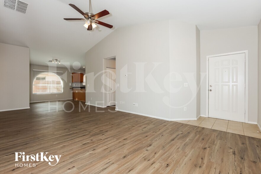 Building Photo - 38173 N Lamar Dr