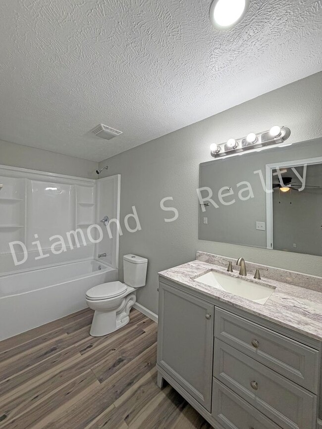 Building Photo - Completely Remodeled 4 Bedroom Home in Nixa!