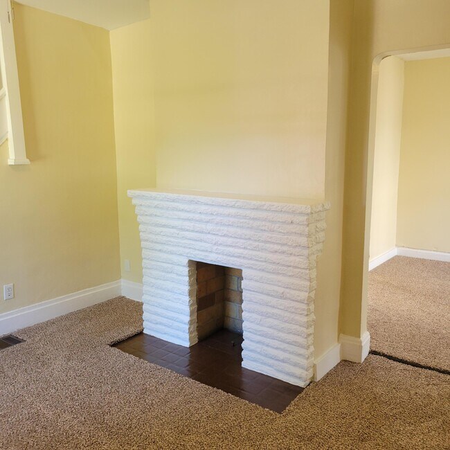 Building Photo - 221 S Highland Ave