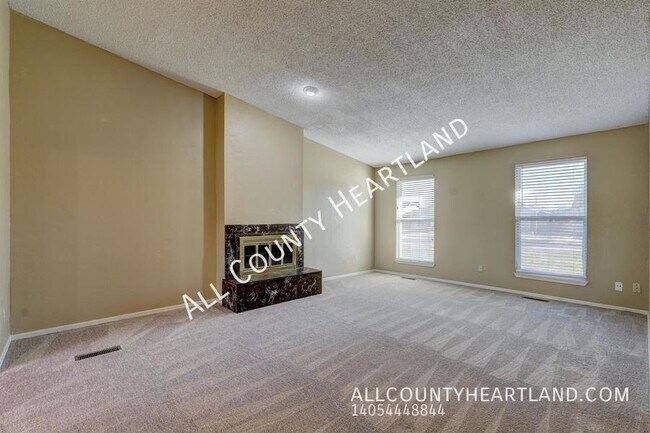 Building Photo - 841 N Robinson Ave