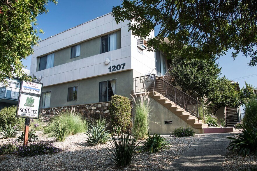 Primary Photo - 1207 Huntington