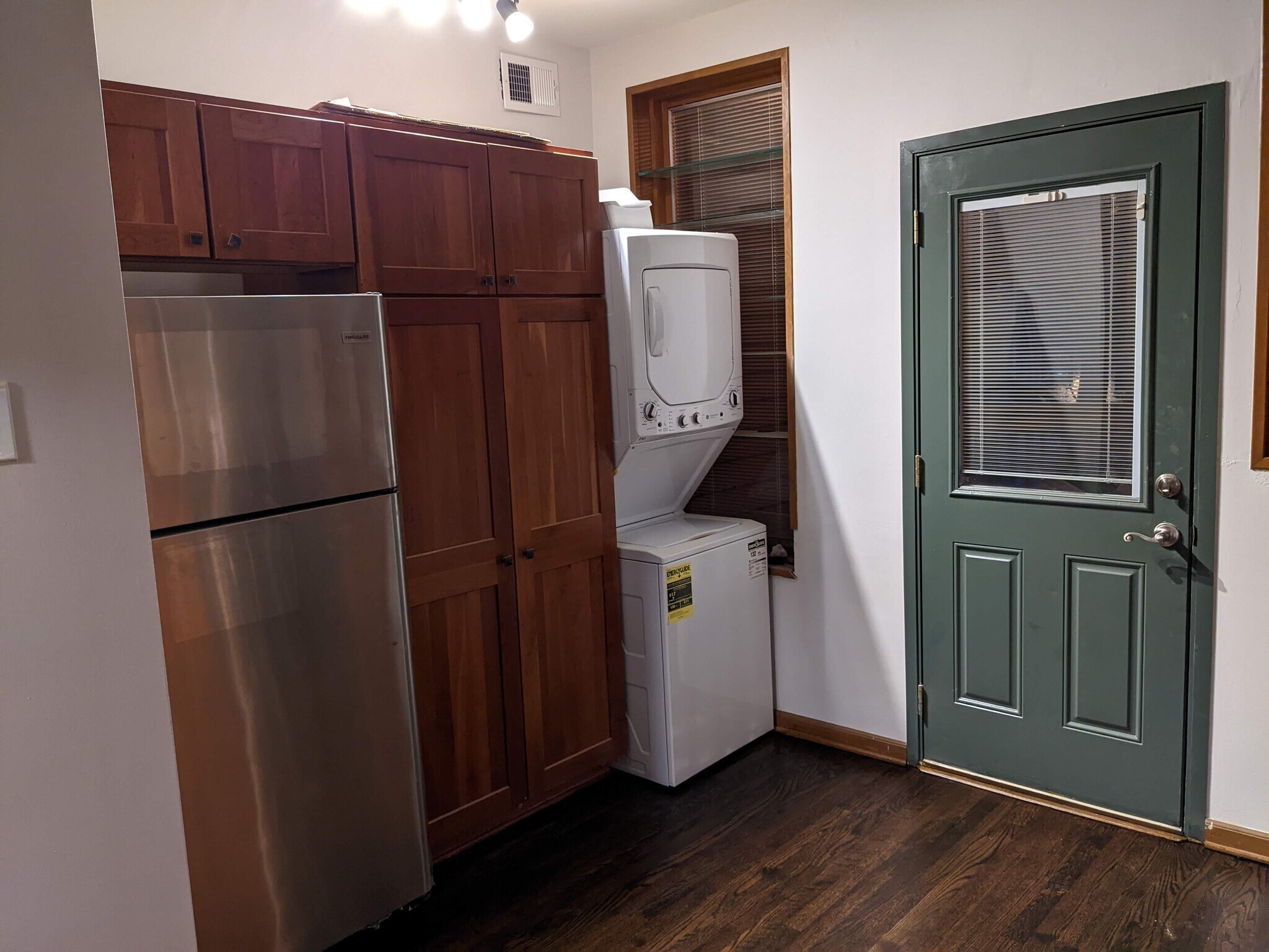 Kitchen - 7319 N Bell Ave