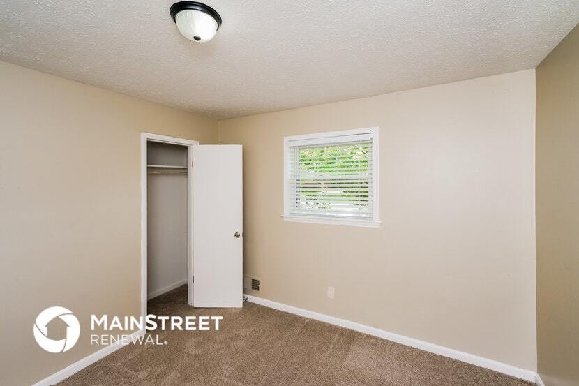 Building Photo - 9716 Saturn Dr