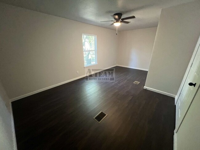 Building Photo - Beautiful Remodeled 3 Bed 1.5 Bath