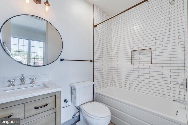 Building Photo - 774 Girard St NW