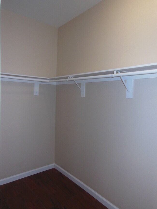 Building Photo - Swamp Cooler, Central AC and Tile Throughout!