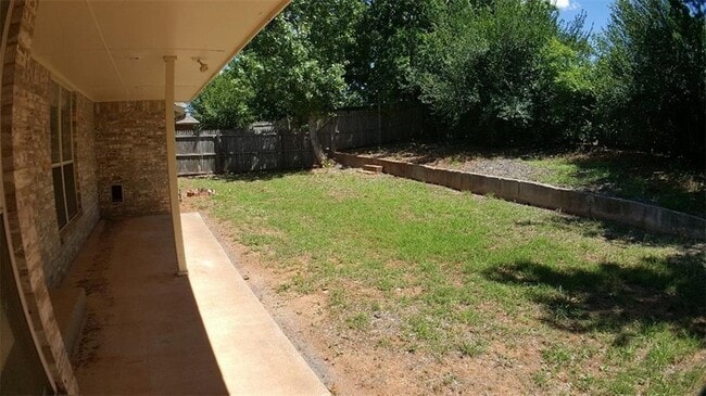 Building Photo - 2100 Silver Fox Dr