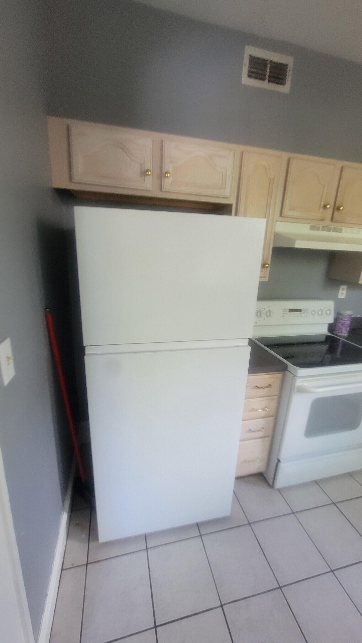 Building Photo - 148 W 6th St