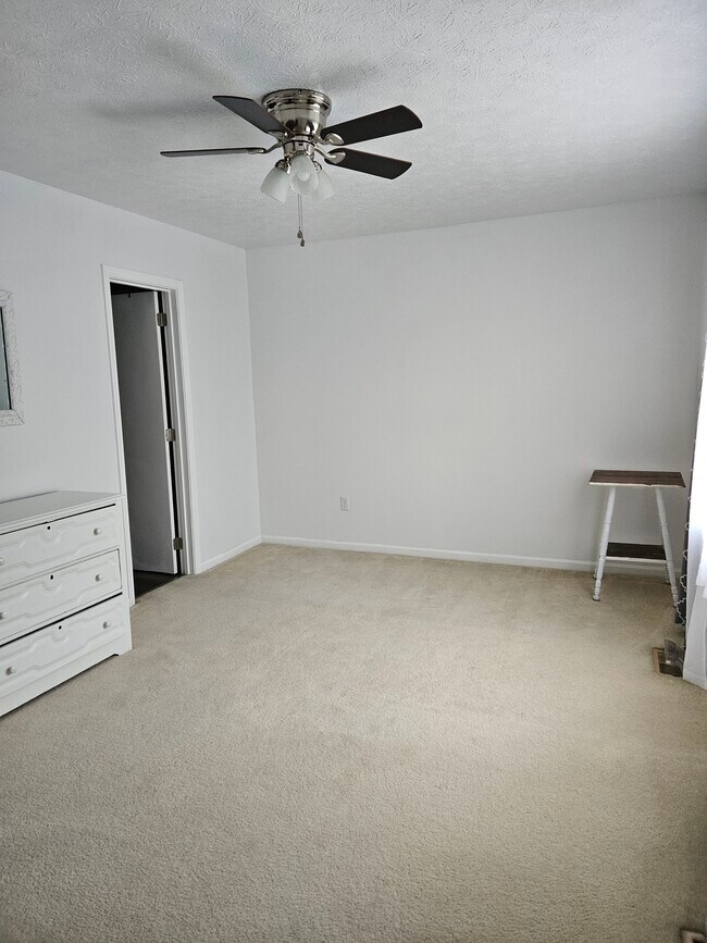 Building Photo - 309 Crestwood Ct