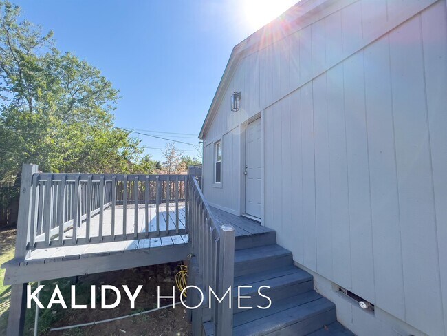 Building Photo - 3504 N Westmont St