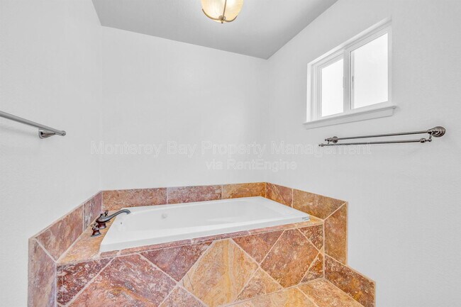 Building Photo - 143 Seal Ct